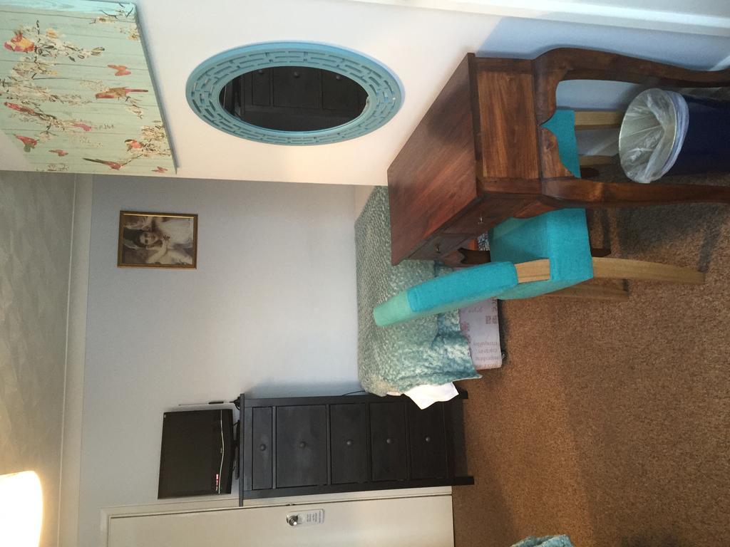 Castle Lodge Guest House Newport  Room photo